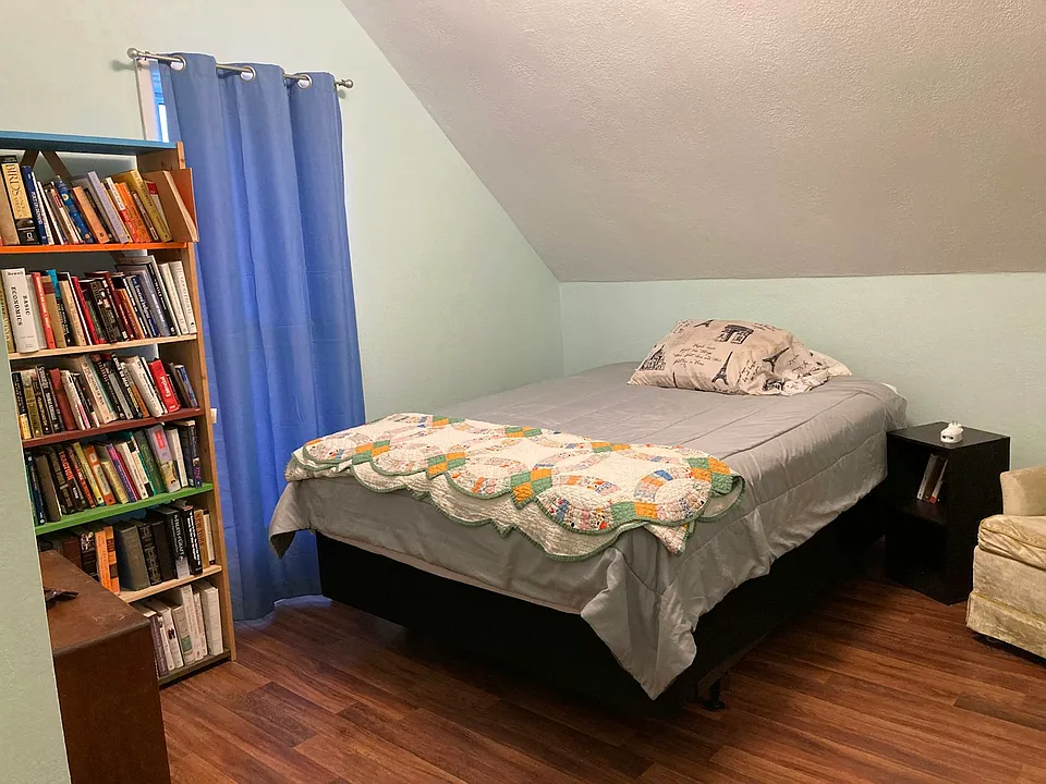 East bedroom available for rent