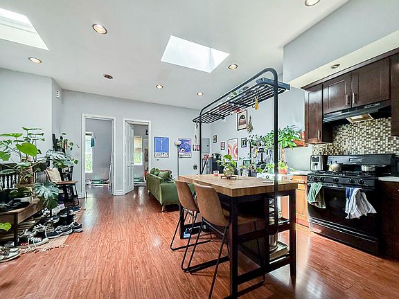 5th image of 539 Chauncey St #3