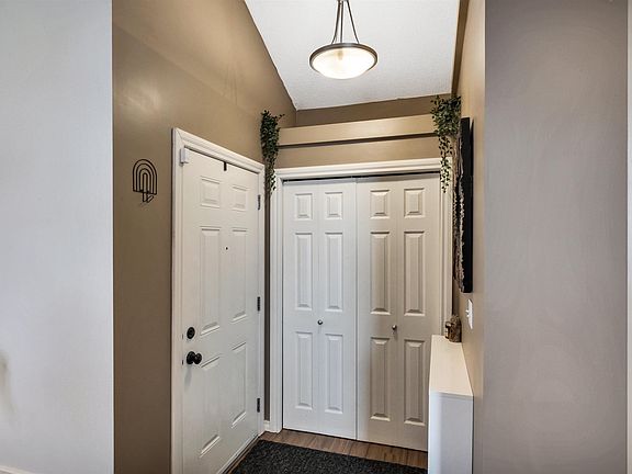 4th image of 5608 Stevens Cres NW