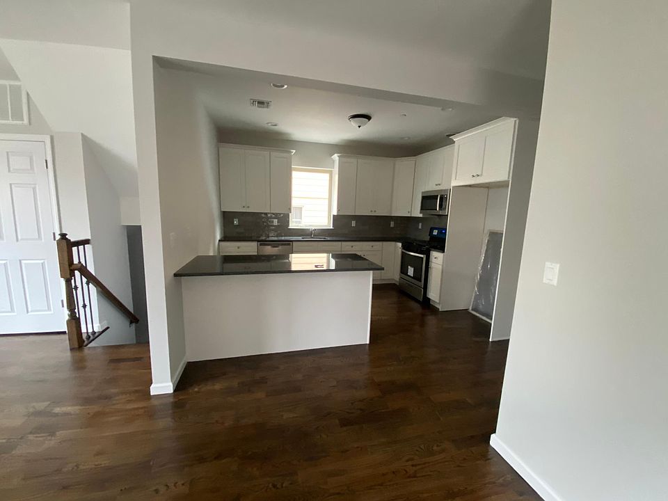 1st image of 68 Erastina Pl #1