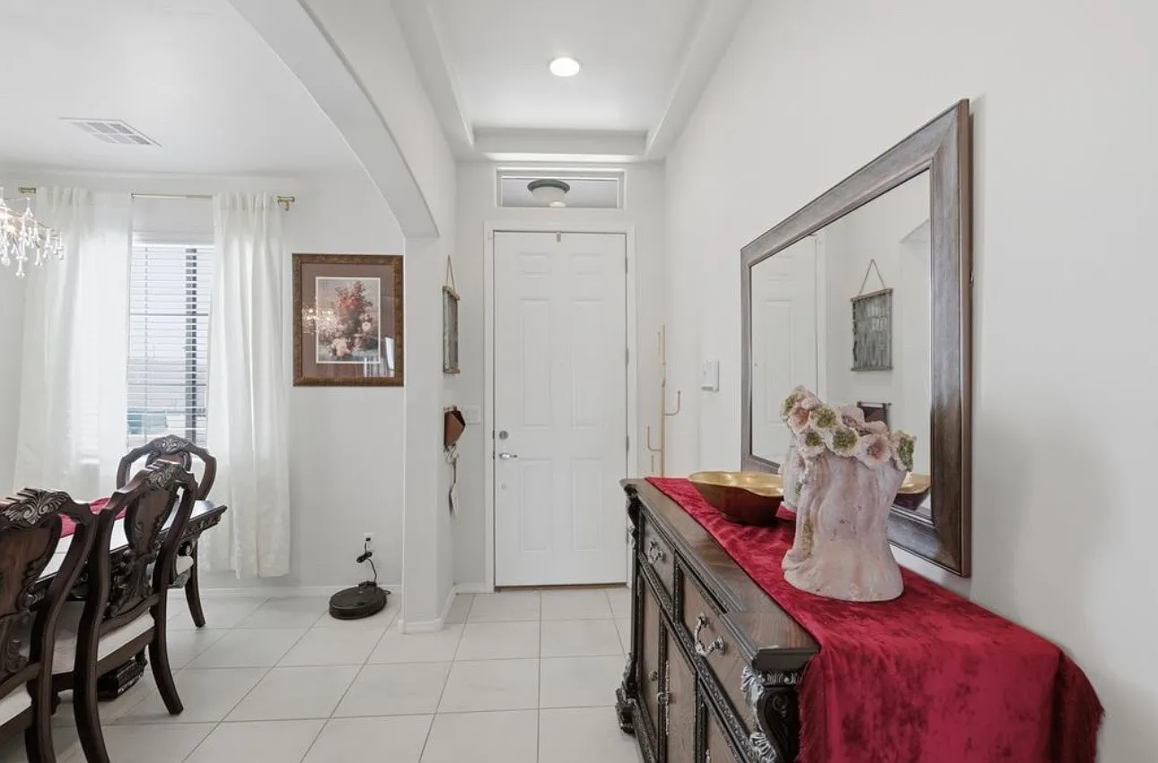 3 bed, 1501 sqft, $2,200 — Photo 3