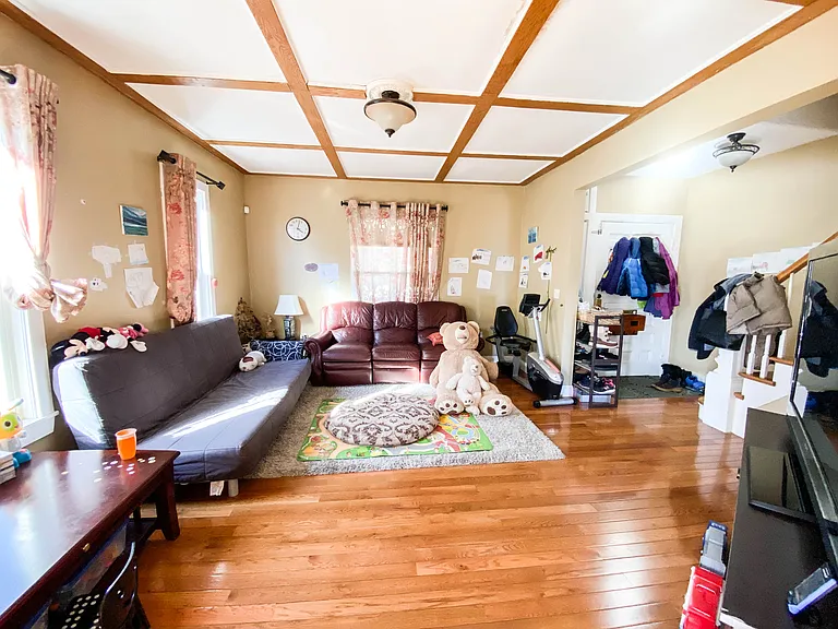 101 Magoun Ave #101 — Photo 1