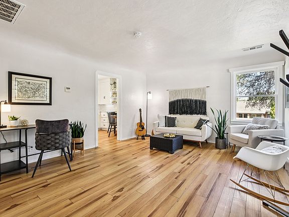 3rd image of 50 Lincoln Way