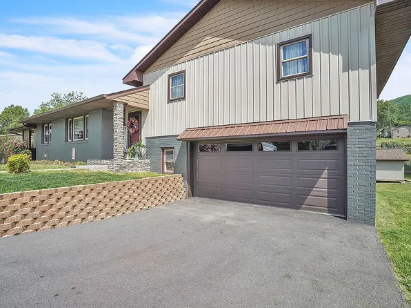 103 Sunset St, Narrows, VA 24124