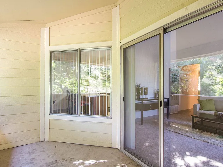 2x2 Balcony 2