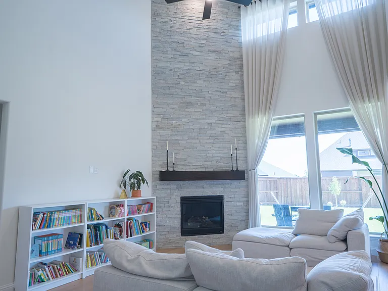 4370 Lavina Ln — Photo 6
