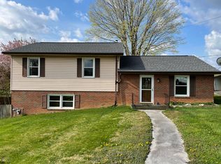 406 Battery Ln, Lexington, VA 24450