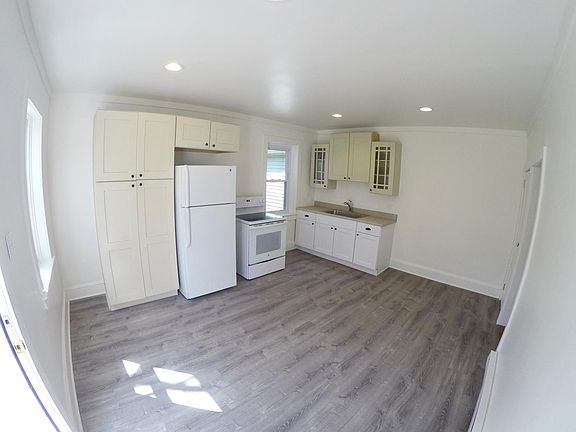 Floor 2 - Kitchen/Side Entry