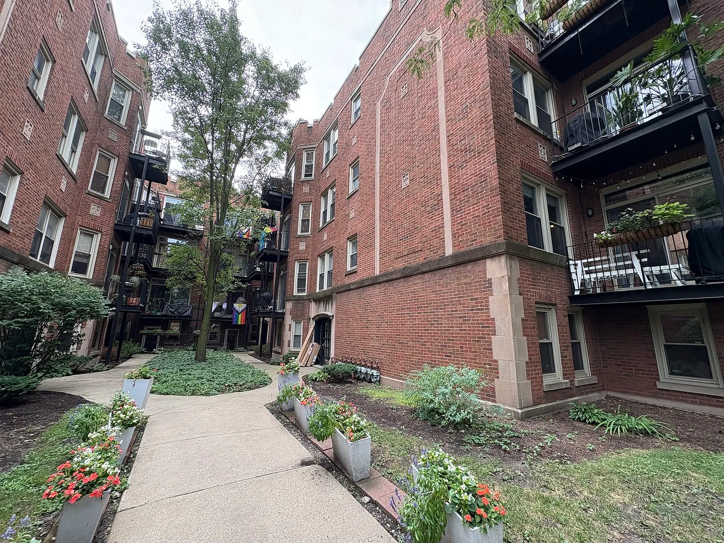 2 bed, 750 sqft, $2,000 — Photo 1