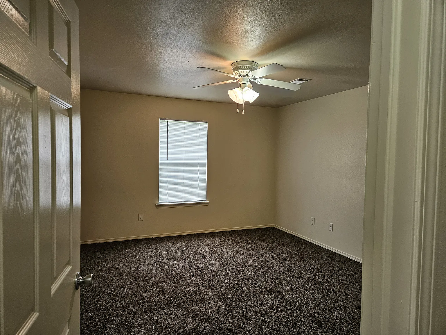 Maple Leaf Apartments — Photo 4