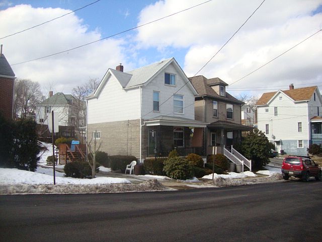 1st image of 704 Sidney St