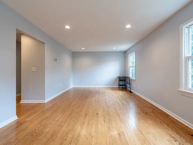 208 Huntington Ln — Photo 39