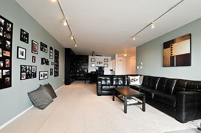 4th image of 7201 N Lincoln Ave APT 312