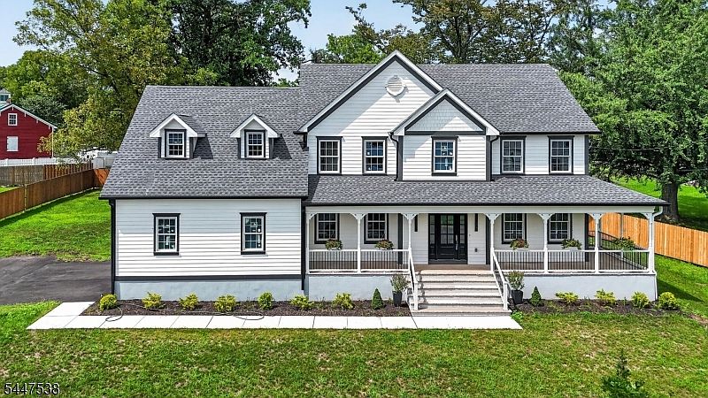 1st image of 105 Woodfern Rd