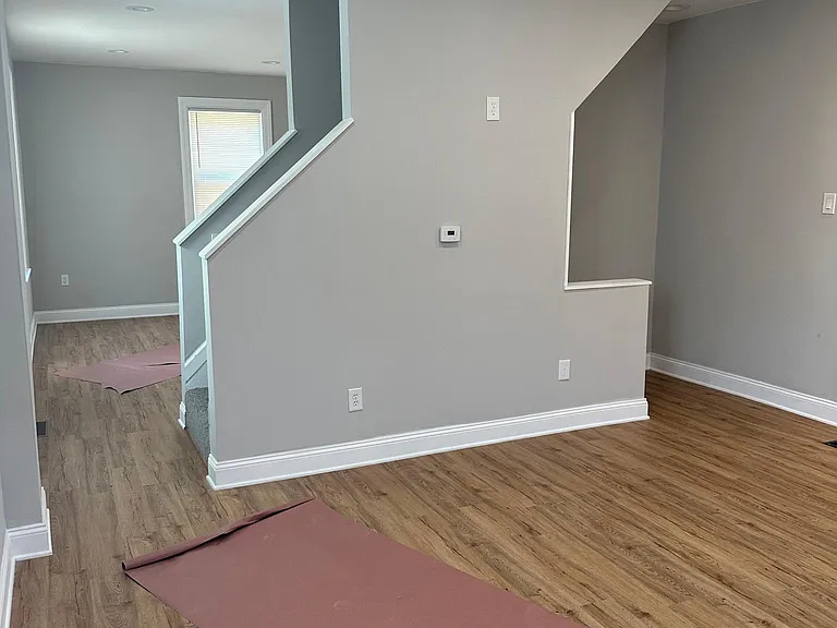 2827 Astoria Ave — Photo 9