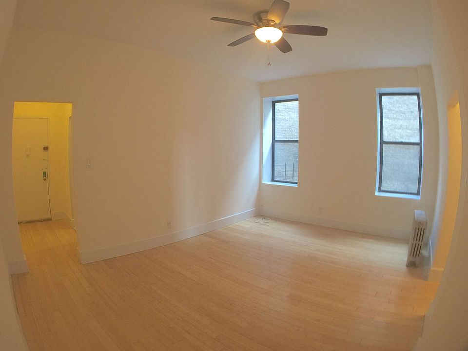 2nd image of 941 Washington Ave APT 1B