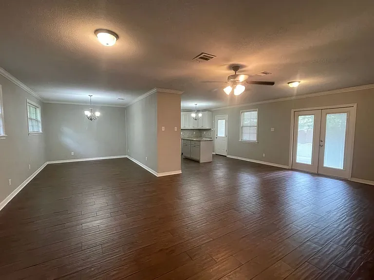 2033 Horton Ave — Photo 3
