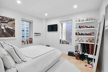 Rented by R New York