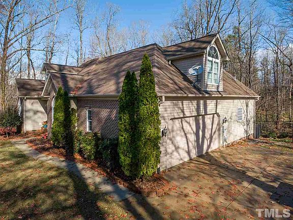 4th image of 2305 Millbrook Dr