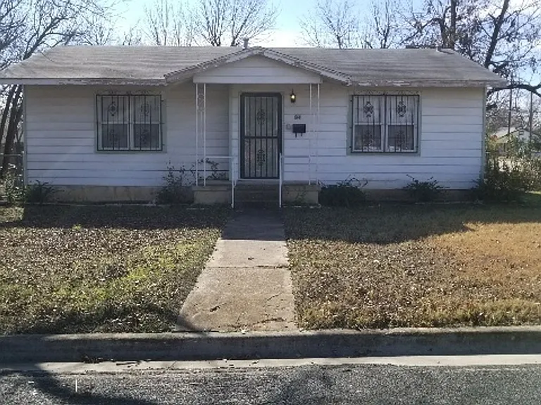514 McArthur Dr — Photo 1