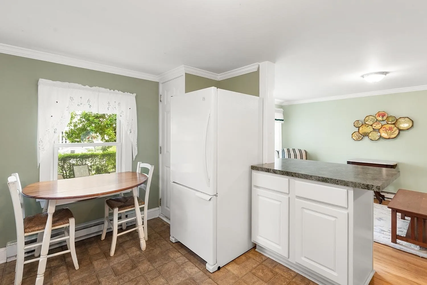 2 bed, 1.0 bath, 741 sqft, $2,500 — Photo 4
