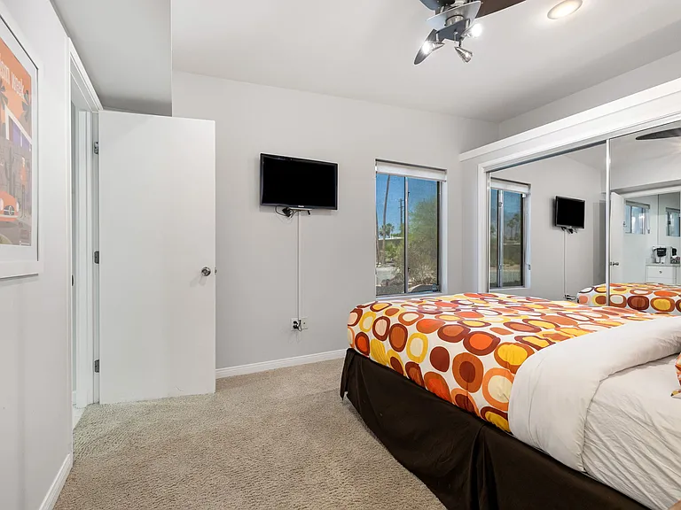 622 N Monterey Rd — Photo 35