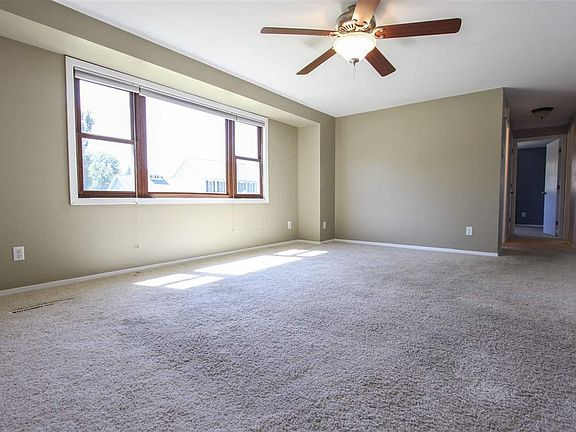 3rd image of 2303 Coventry Ln