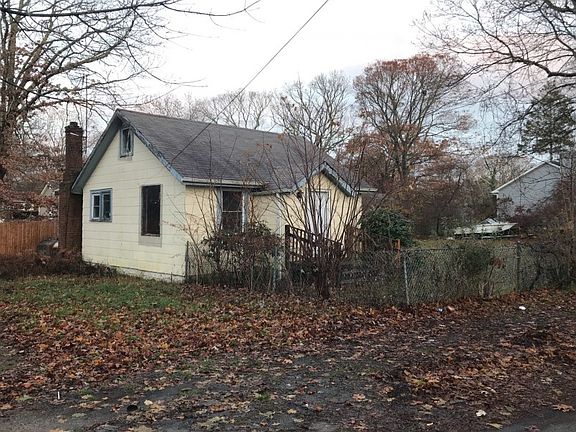 3rd image of 174 Lynbrook Dr