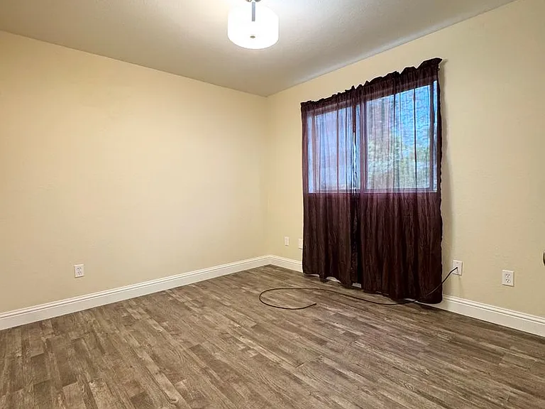 1502 Cottonwood Ave — Photo 16
