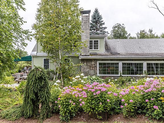 3rd image of 102 Cooper Hill Road