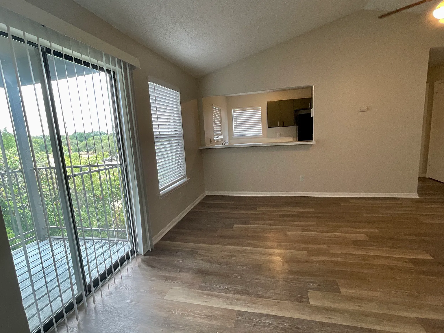 3707 Buffalo Springs Trl — Photo 2