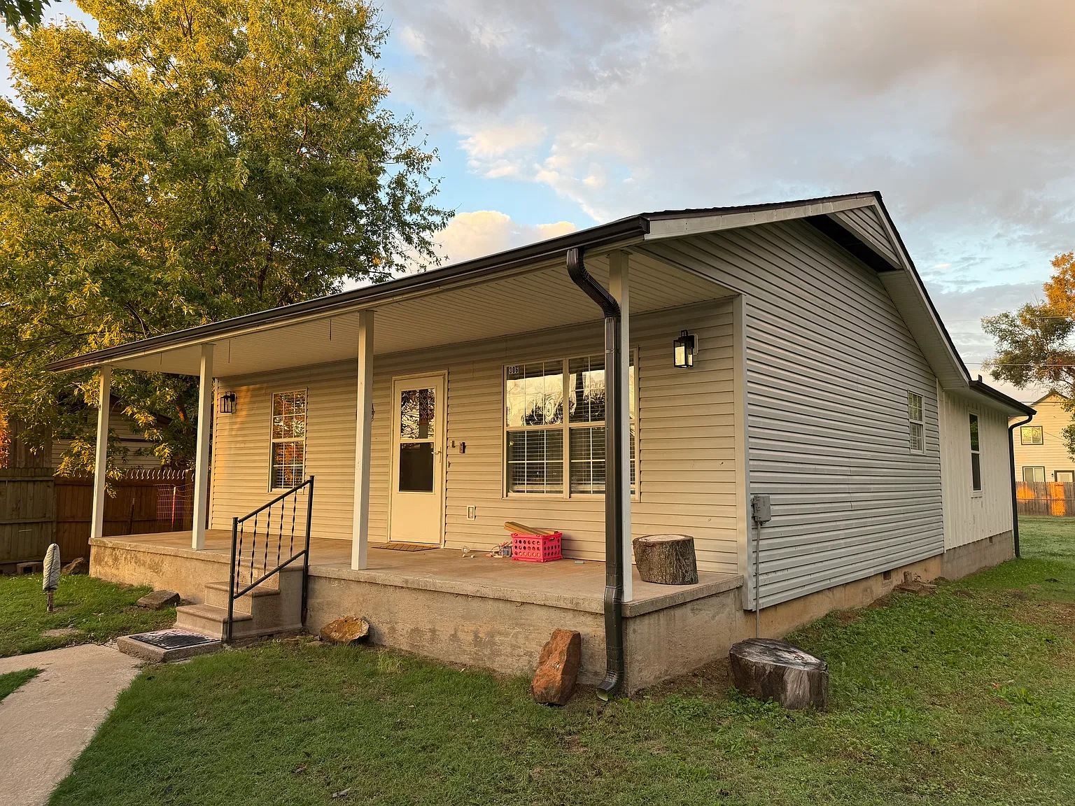 306 S E Ave E — Photo 2