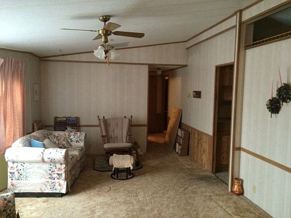 4th image of 975 NE Chelan St
