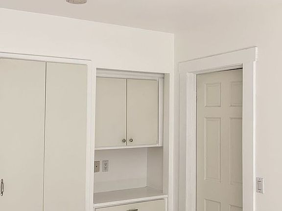 5th image of 820 Temple Ave #822