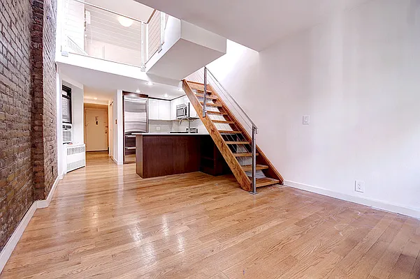 Rented by Urbane Brokerage | media 18