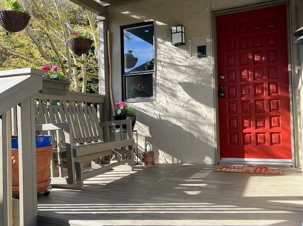 5838 NE Park Point Drive #F405, Seattle, WA 98115