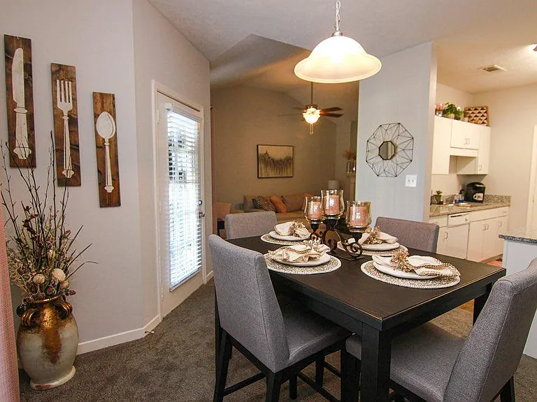 South Bluffs Apartments — Photo 61