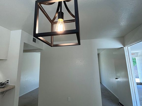 3rd image of 1091 Wanda Ave #B