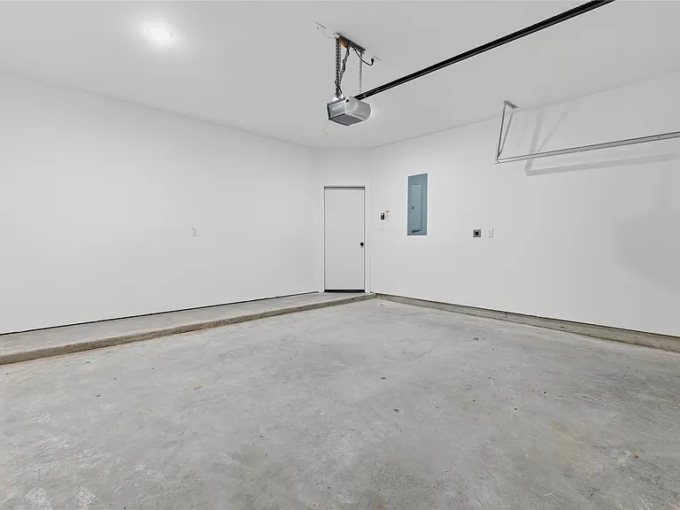 812 Elkhart St #B — Photo 34