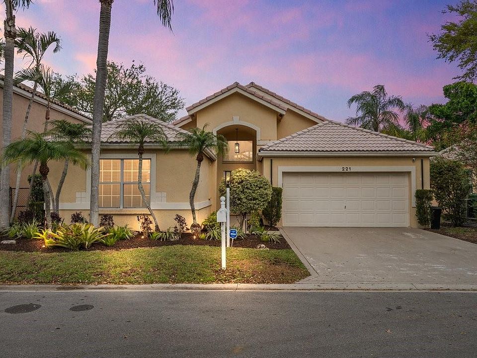 1st image of 221 NW 117th Avenue