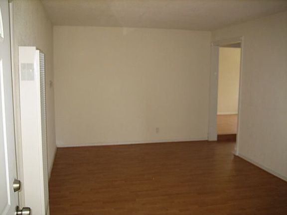 2nd image of 1046 Greenhedge St