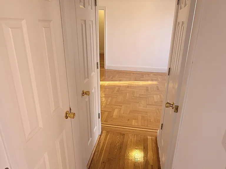 57th Ave — Photo 15