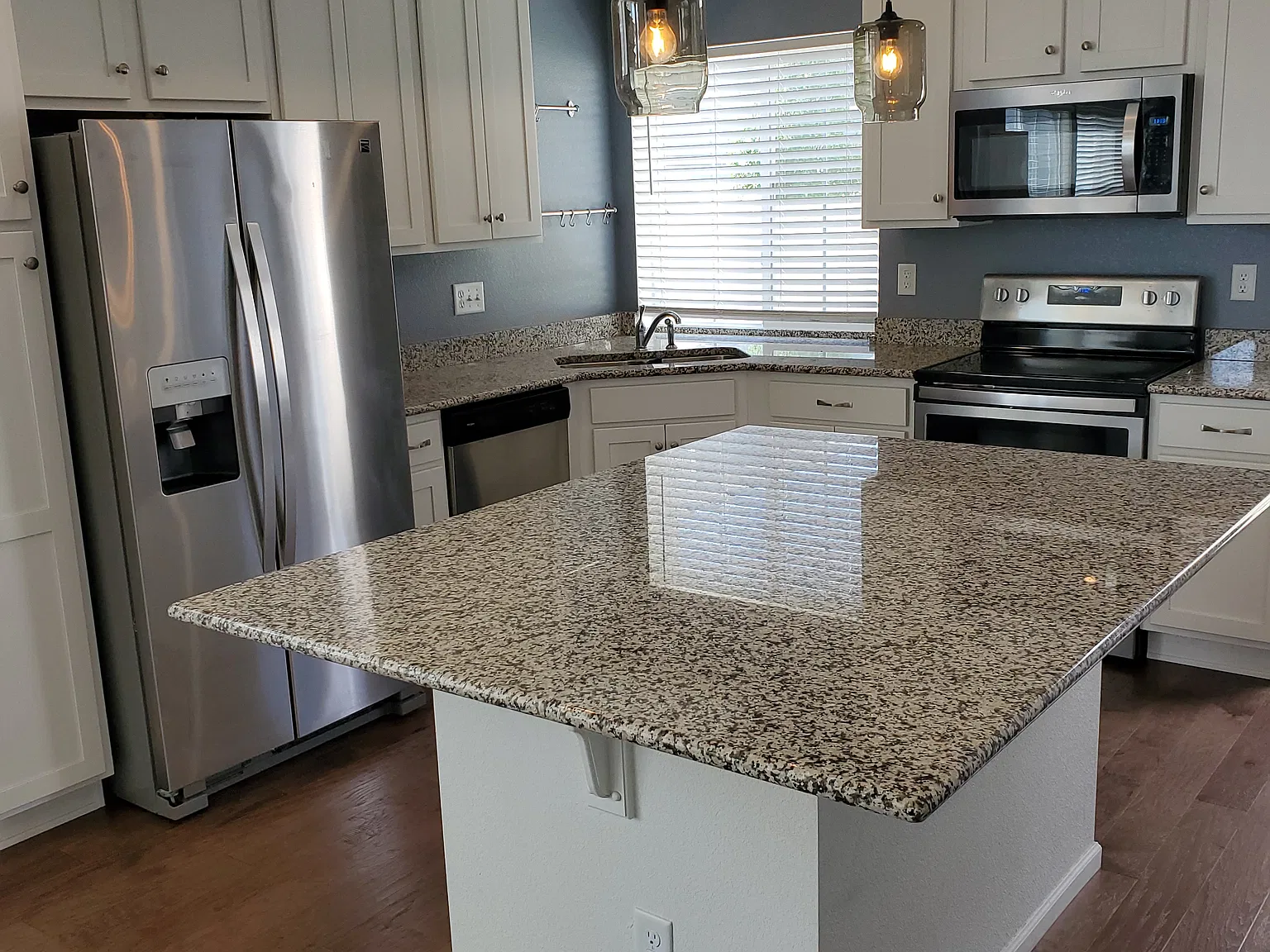 4 bed, 1932 sqft, $2,900 — Photo 4