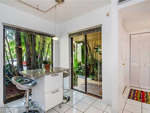 5th image of 20328 NE 34th Ct #28