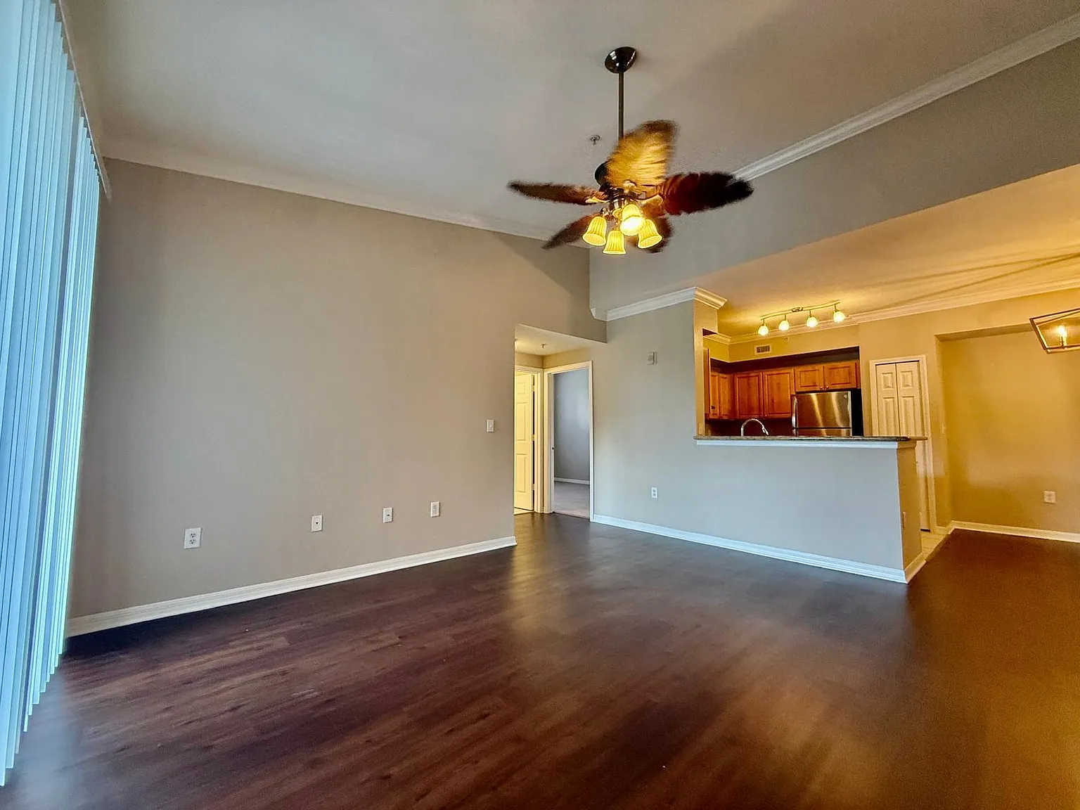 3 bed, 2.0 bath, 1079 sqft, $2,350 — Photo 2