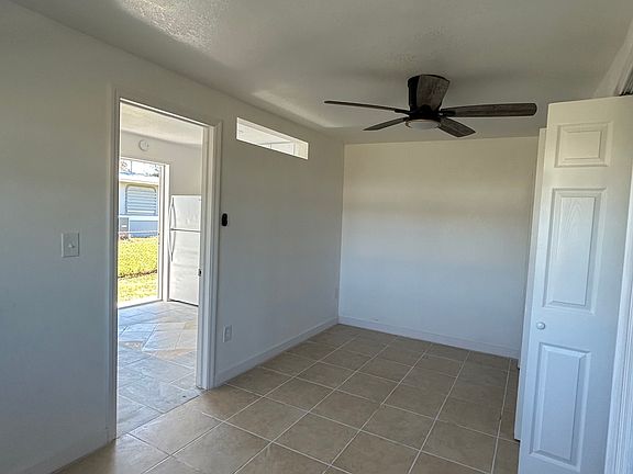 5th image of 601 E Cleveland Ln