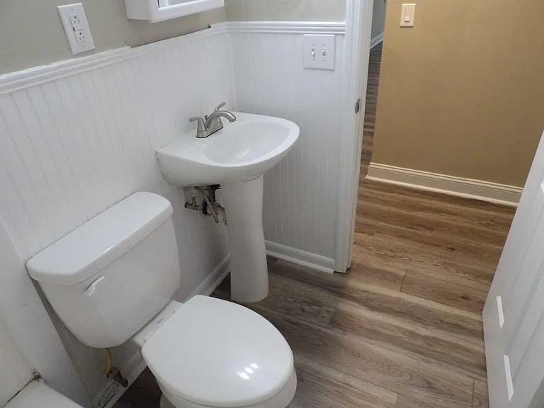 139 Lawrence St — Photo 32