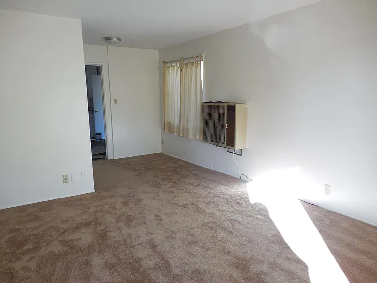 5937 Burchard Ave — Photo 5