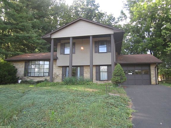 2nd image of 575 Chinquapin Trl