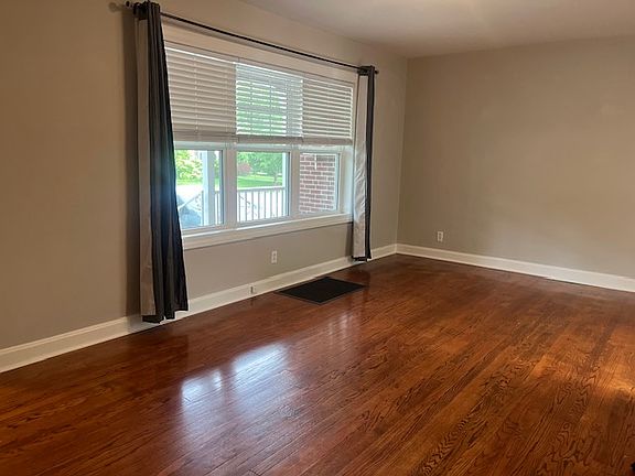 5th image of 1599 Mears Ave